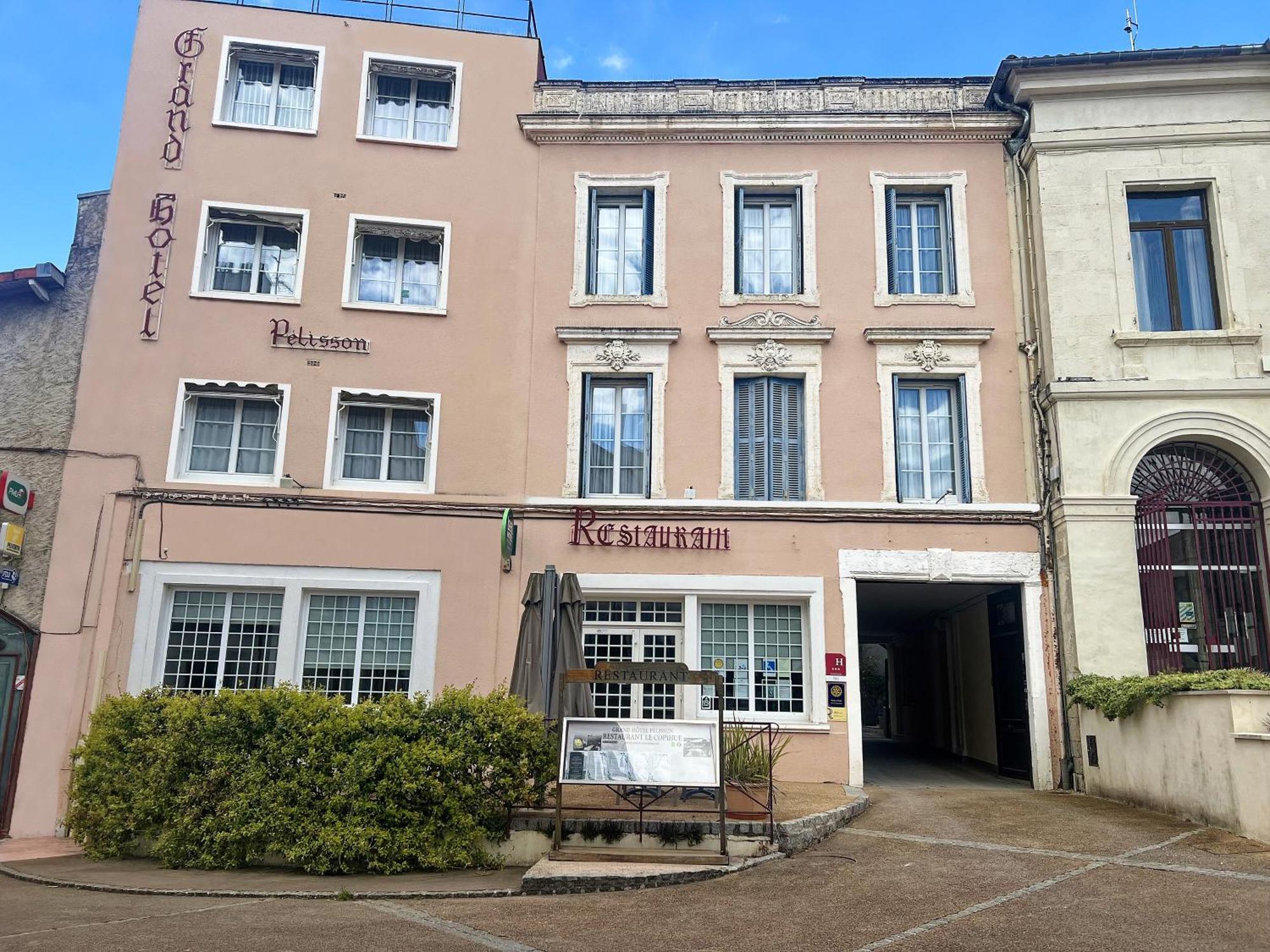 Logis Grand Hotel Pelisson Nontron Eksteriør bilde
